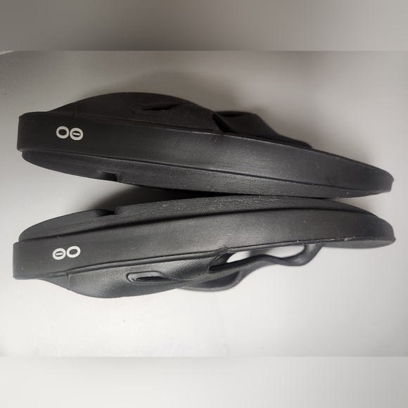 Oofos Black Flip Flops Unisex Recovery - Picture 2 of 5